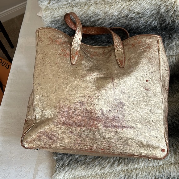 Yves Saint Laurent Large Tote - Picture 3 of 10